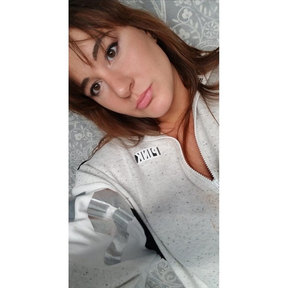 Meet your Posher, Cassandra - Picture 1 of 1